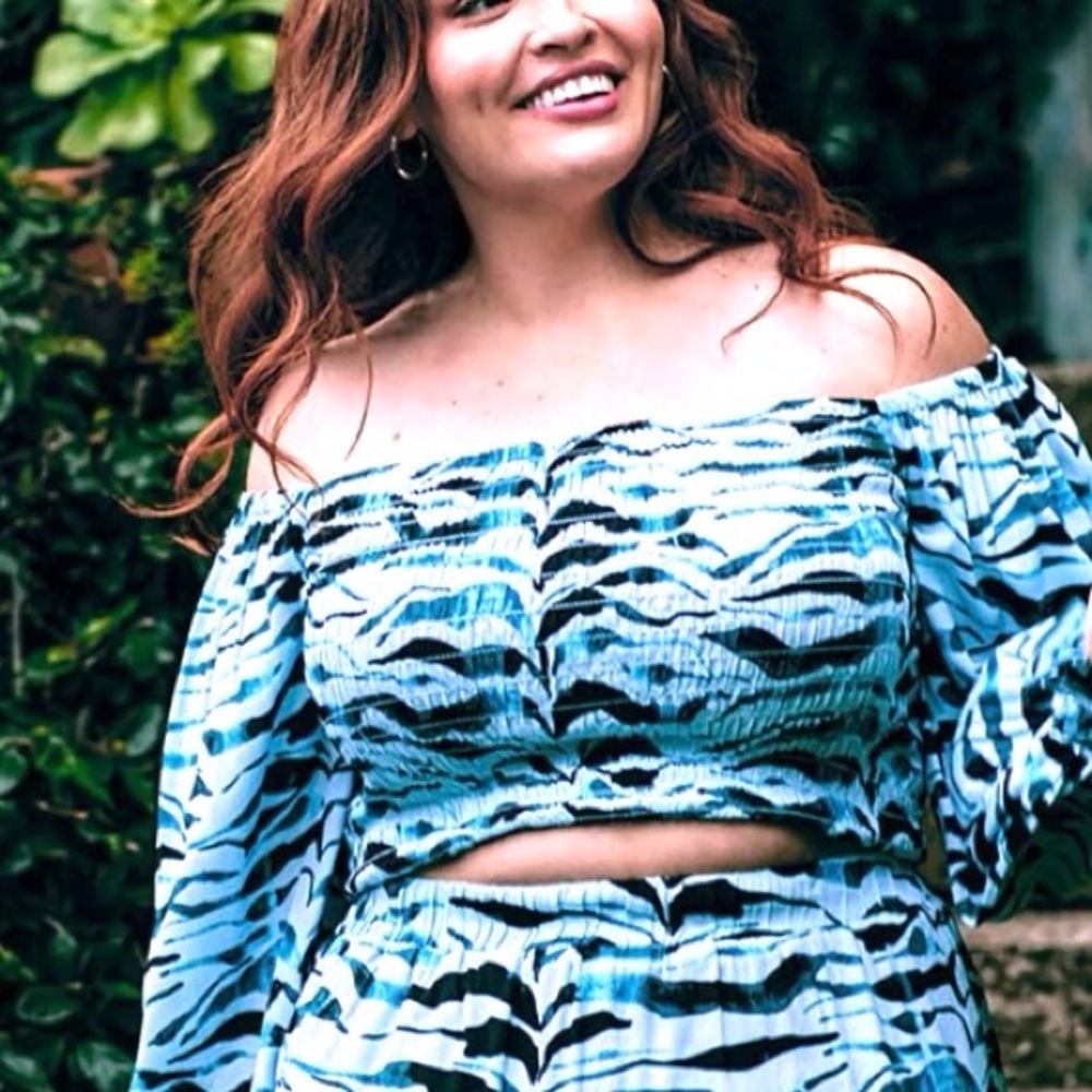 🆕🌺ELOQUII ELEMENTS Off The Shoulder Smocked Top🌺